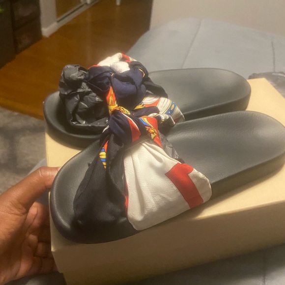 Designer sandals.. - Picture 4 of 6